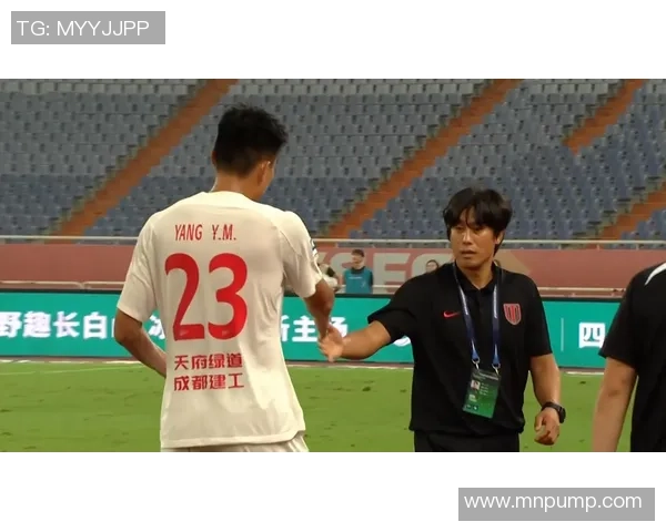 成都蓉城刚官宣徐正源下课，他就决议去法甲执教，一起点名约请韦世豪转会加盟